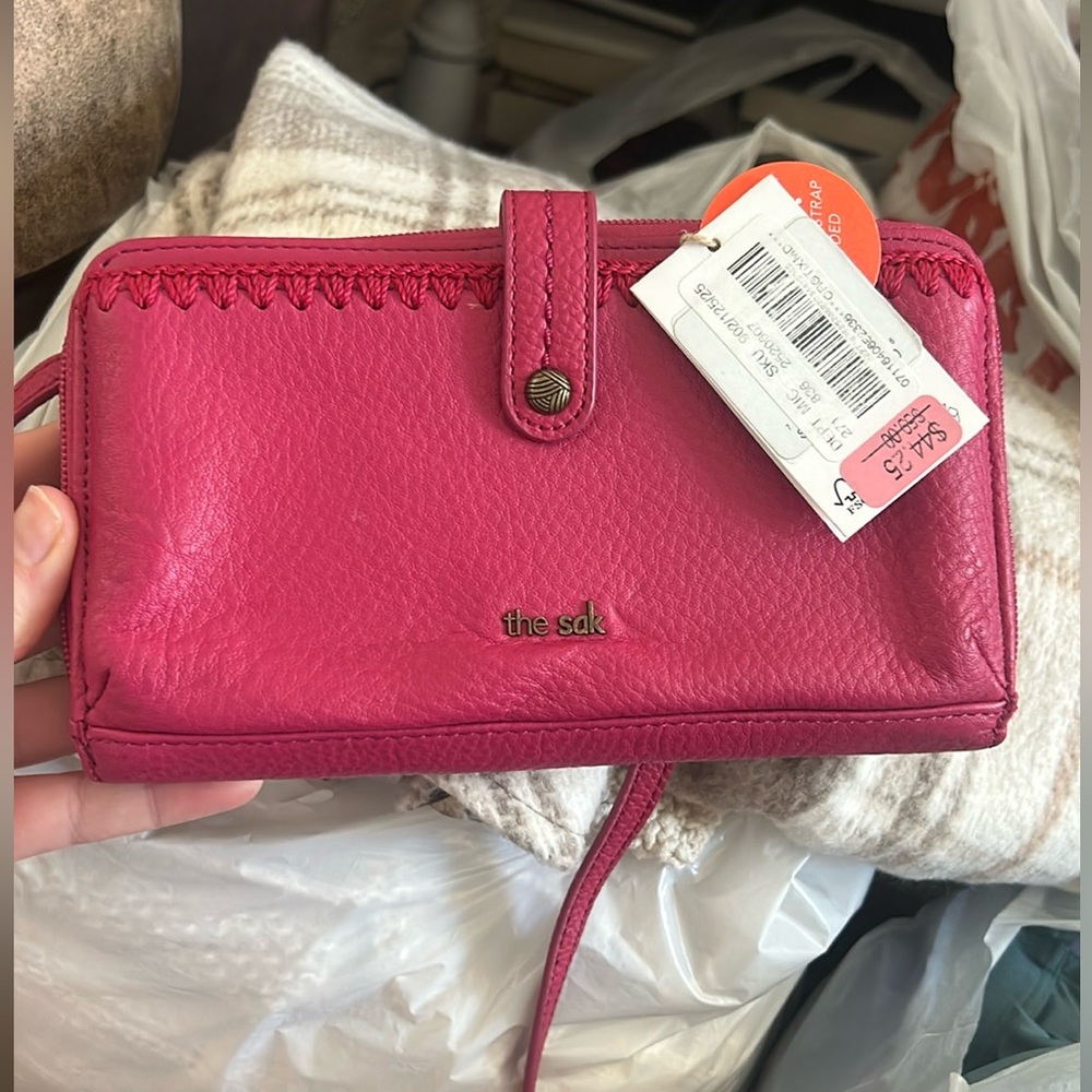 Compact Red Crossbody Bag with Adjustable Strap